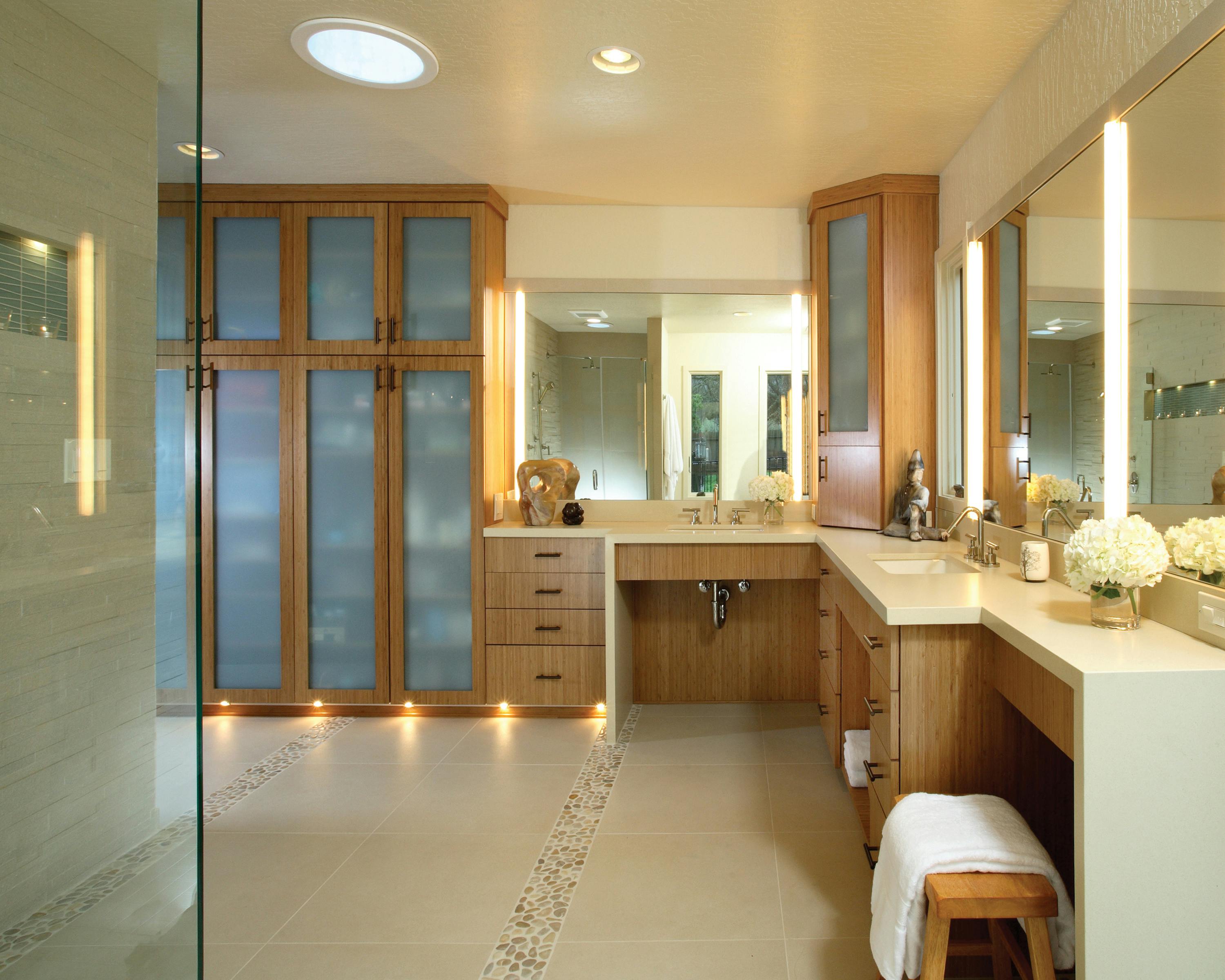 An example of universal design, this bathroom provides occupants the flexibility