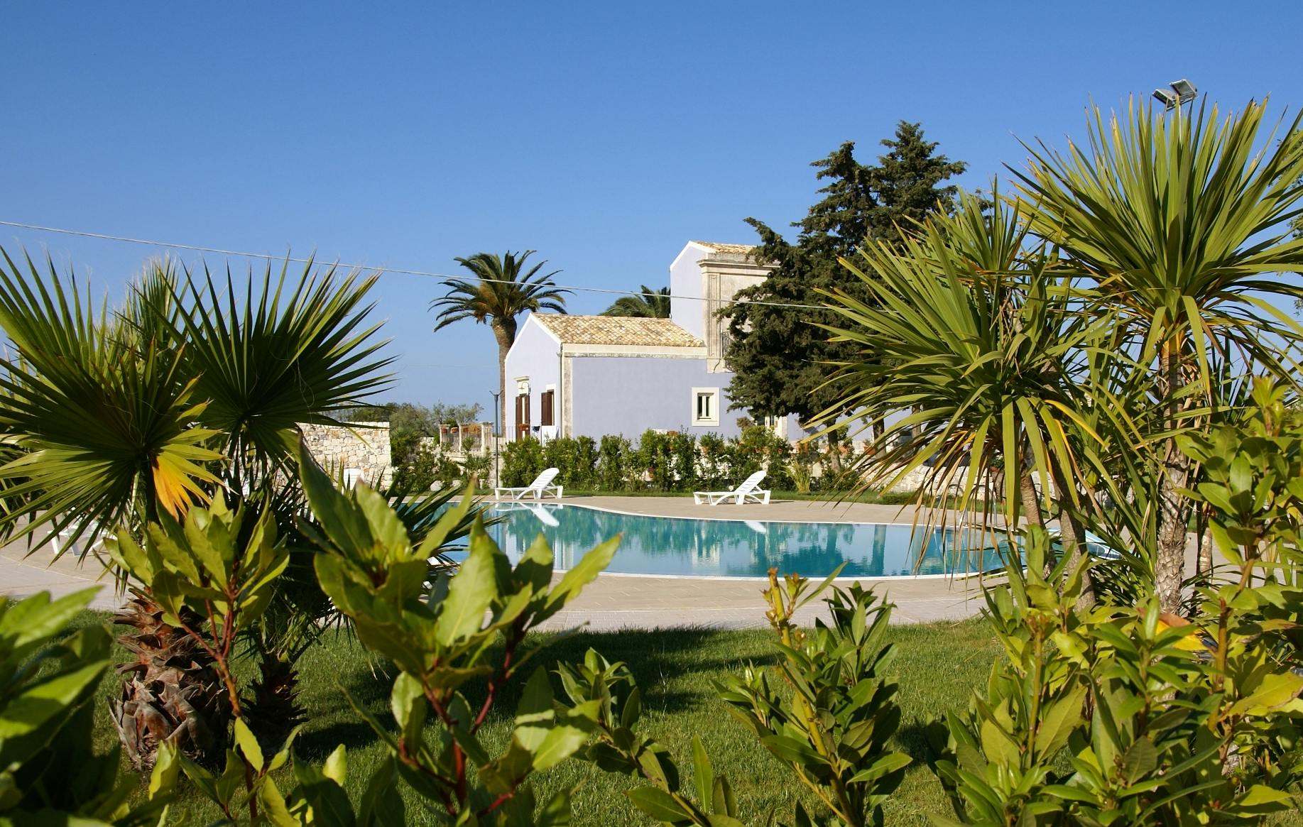 670c38be651095c163d11e15 Mansion20pool