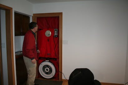 blower door test