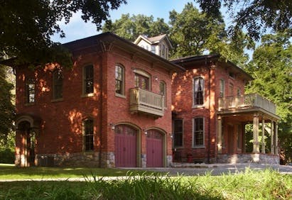 670c38f26f422a857751239c Garage