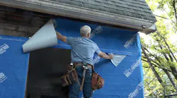 A builder installs Henry Blueskin VP100 on a house