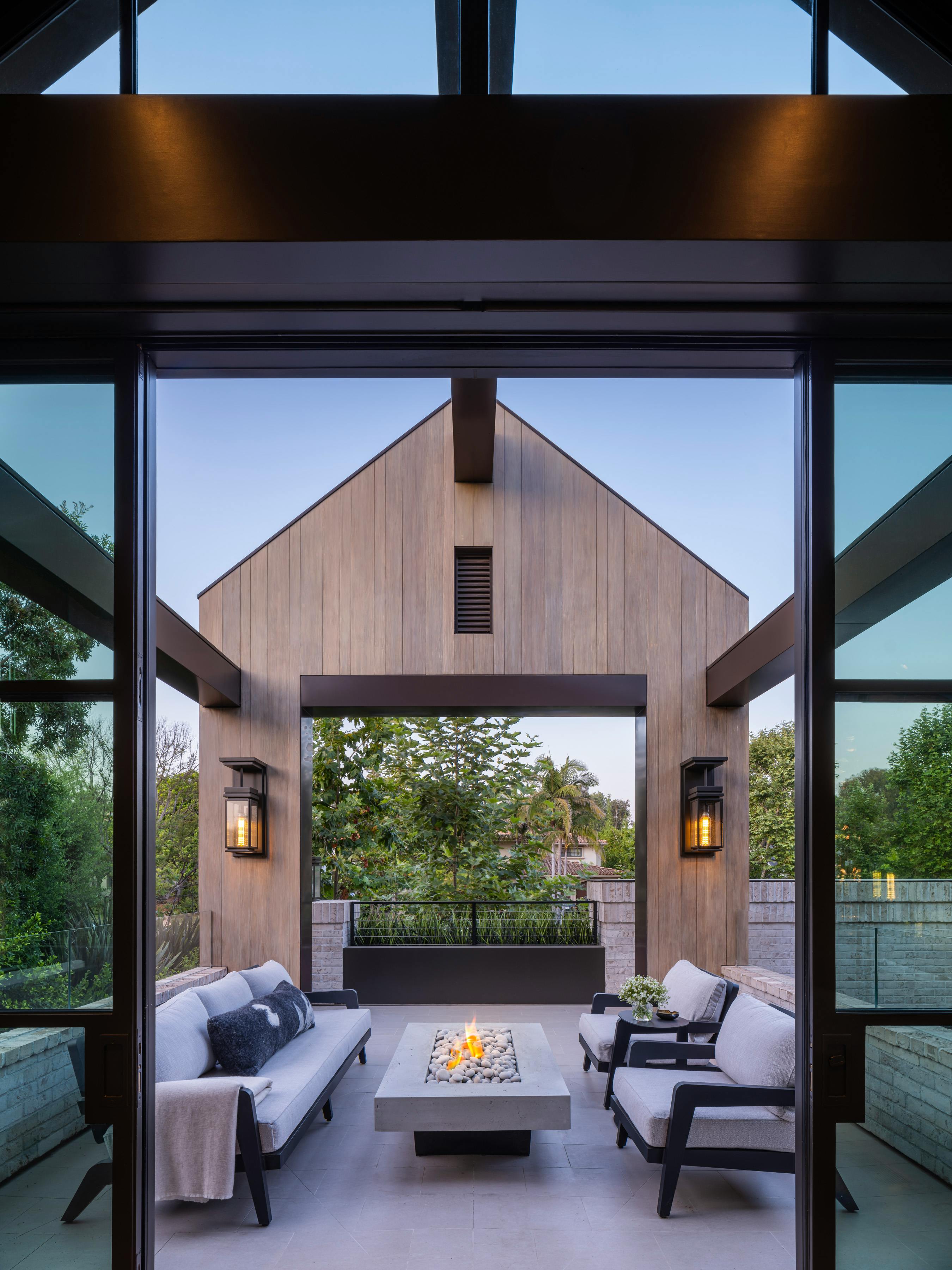 brentwoodresidenceupperlevelpatio001